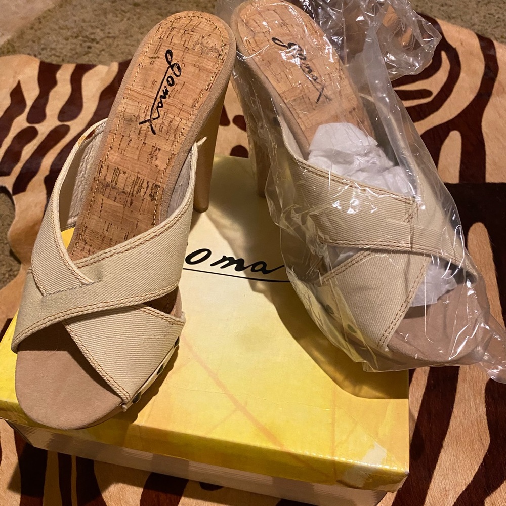 NIB Jomax Cream Canvas Wood Heeled Slip On Sandals Size 9